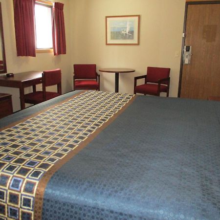 Travelodge By Wyndham Spirit Lake/Okoboji Esterno foto