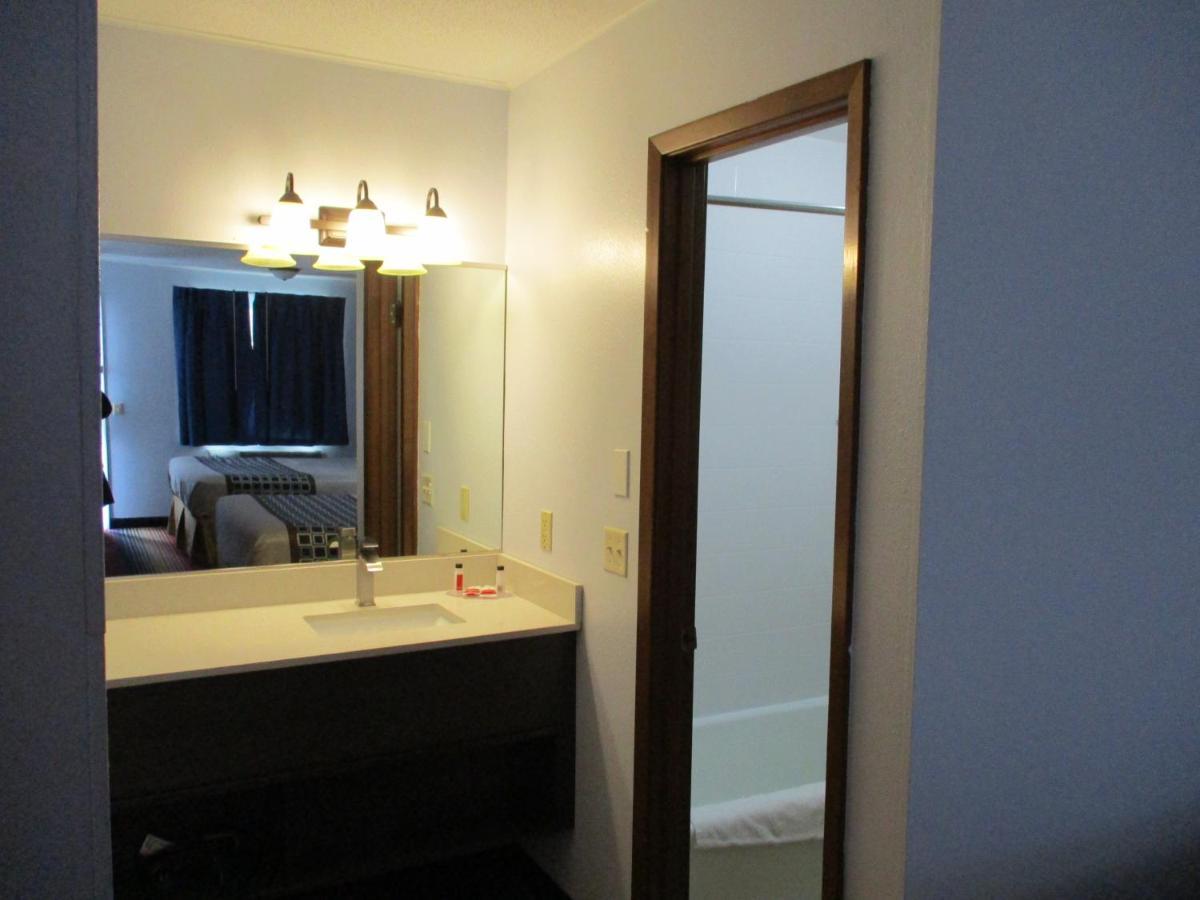 Travelodge By Wyndham Spirit Lake/Okoboji Esterno foto