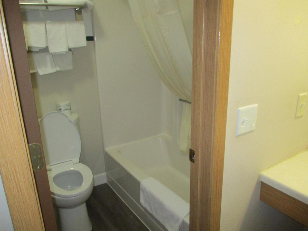 Travelodge By Wyndham Spirit Lake/Okoboji Esterno foto