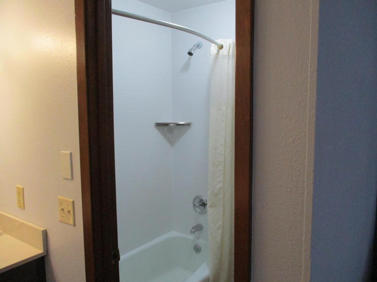 Travelodge By Wyndham Spirit Lake/Okoboji Esterno foto