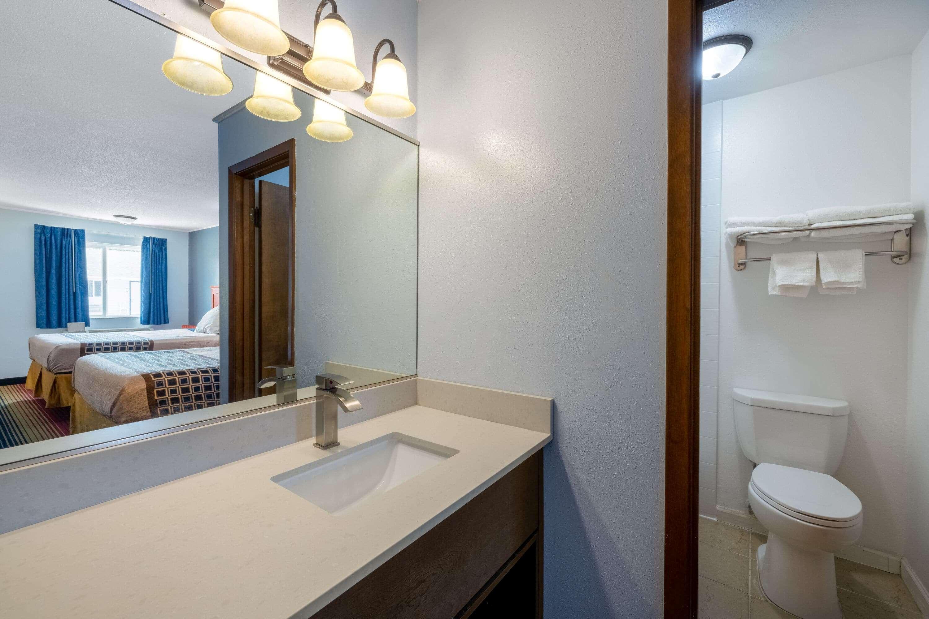 Travelodge By Wyndham Spirit Lake/Okoboji Esterno foto