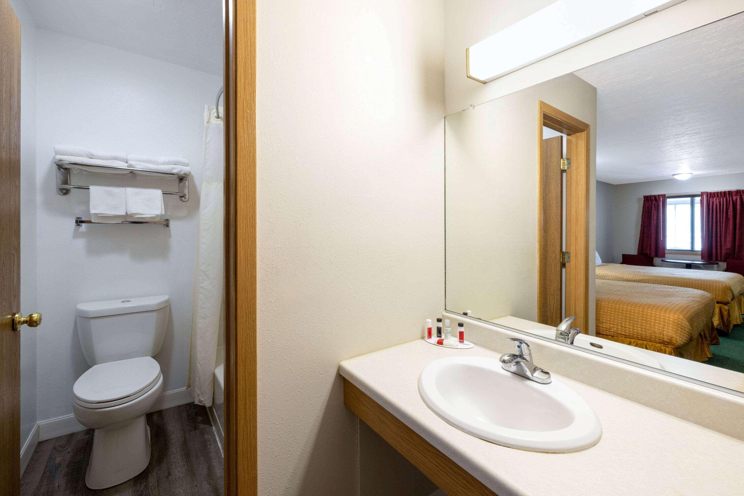 Travelodge By Wyndham Spirit Lake/Okoboji Esterno foto