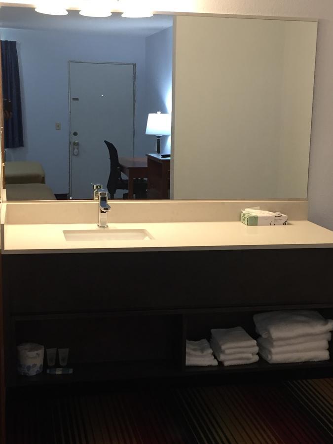 Travelodge By Wyndham Spirit Lake/Okoboji Esterno foto